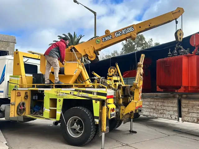 Grúa pesada Guinche preparada para una maniobra
