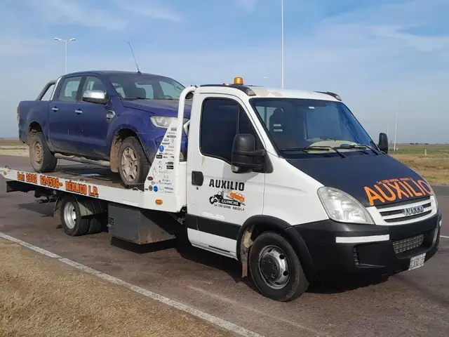 Pickup cargada en plataforma de remolque Guinche