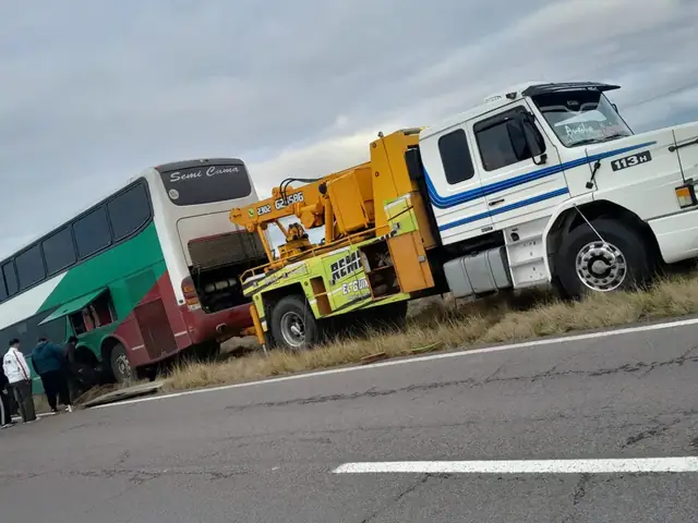 Asistencia de utilitarios detenidos junto a la ruta