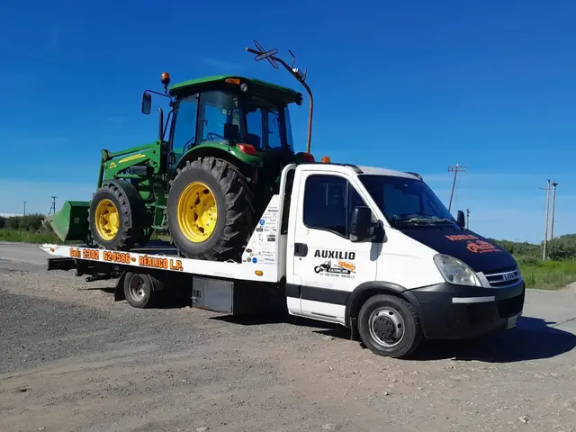 Tractor John Deere transportado por Guinche