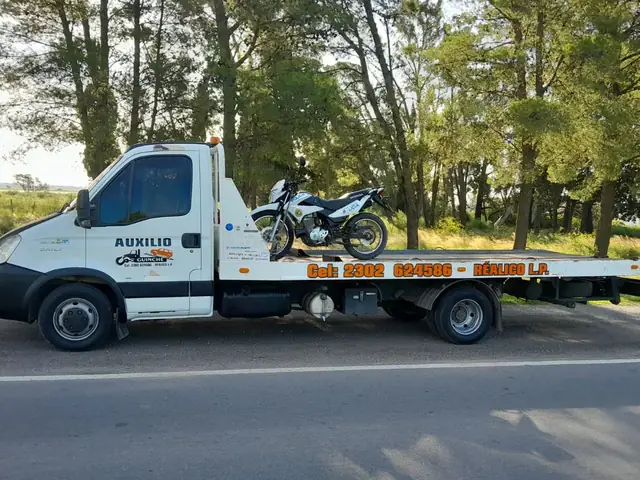 Traslado de motocicletas en plataforma