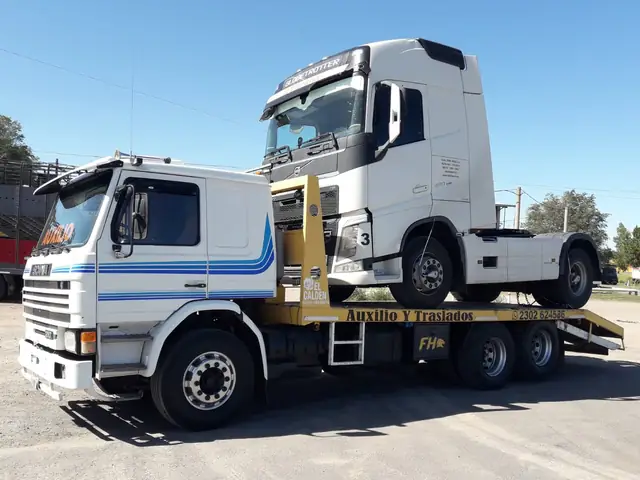 Traslado de cabeza tractora sobre plataforma