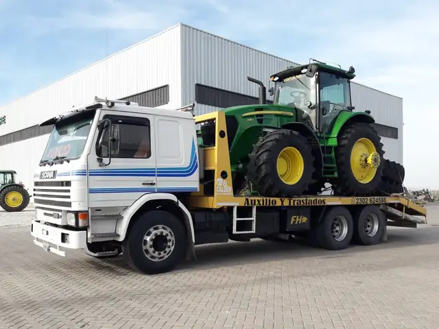 Transporte de tractor agrícola de larga distancia